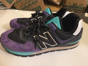 New Balance 574 Rugged Black Prism Purple Sneaker Herren Größe 12 Top Zustand! - Bild 1 von 6