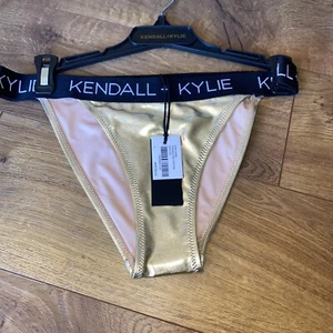 Kendall + Kylie Peekaboo Belt Bottom Bikini Large Gold - Picture 1 of 3