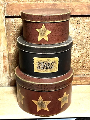 Caja Despensa Primitiva Estrellas EE. UU. Americana Patriótica Madera Estilo Papel Maché Set 3 Foto 1 de 4