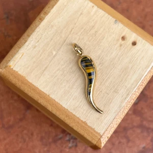 14K Yellow Gold Tiger's Eye Italian Horn Cornicello Solid Pendant Puff 3D Defect - Picture 1 of 9