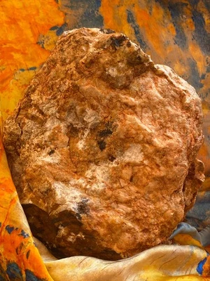 17 Kilo Large Gold Bearing Quartz Beacon Au Specimen  Native Gold in Silica Vein - Image 1 of 4
