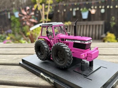 Universal Hobbies Ford County 1474 Hot Pink Conversion MODEL TRACTOR Traktor - Image 1 of 4