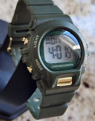 Reloj digital Forrest verde y dorado para dama sin marca, Indiglo  Foto 1 de 4