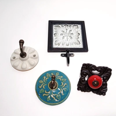 Lote de 4 ganchos de pared coloridos surtidos de hierro fundido, metal cerámica vidrio Foto 1 de 4