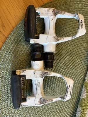 Pedales de carretera Wellgo R096b sin clip 9/16” compatibles con Look keo blancos Foto 1 de 4