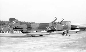 43 Sqn, Phantom FG.1, XV568 'T' en RAF St Mawgan, julio 1981 - negro original en blanco y negro - Imagen 1 de 1