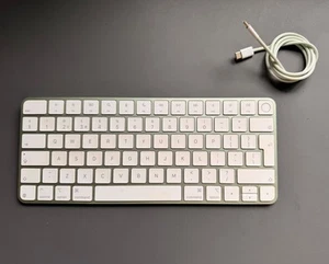 Apple Magic Keyboard - British English A3118 Green USB C With Charger - Perfect - Picture 1 of 2
