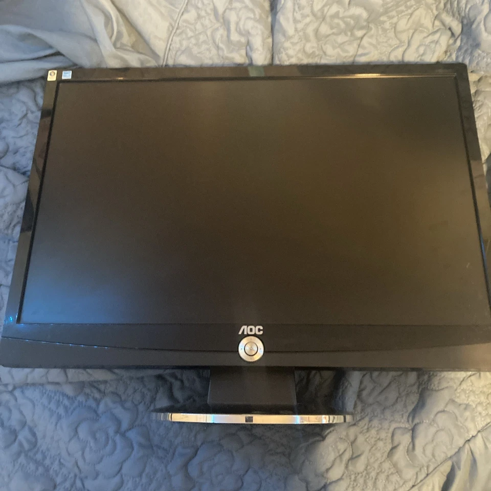 AOC 2217V 22” LCD Monitor (Read Description) - Image 1 of 4