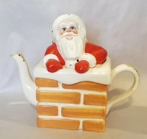 Exceptional CARLTON WARE England Christmas Holiday SANTA CHIMNEY TEA POT - Picture 1 of 11