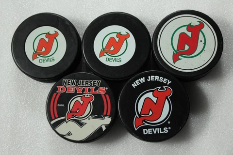 Vintage New Jersey Devils Hockey Puck Lot NHL 5 Pucks Cover