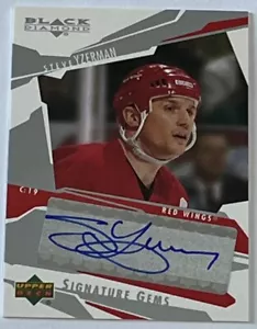 AUTÓGRAFO AUTOMÁTICO STEVE YZERMAN 2003-04 FIRMA DIAMANTE NEGRO FIRMA - Imagen 1 de 2