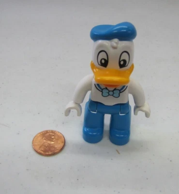 Lego Duplo Disney Pato Donald Figura Roupa de Marinheiro Minifigura Chapéu Branco e Azul - Imagem 1 de 3
