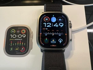 Apple Watch Ultra 2 49mm Titanium Case with Trail Loop - Blue/Black, M/L (GPS + - Zdjęcie 1 z 2