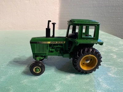 Collector Vehicles -  S Scale (1:64) John Deer Tractor (23-639) - Image 1 of 4