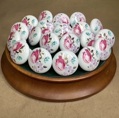 20 - Perillas de gabinete vintage de porcelana blanca floral para cajones con tornillos Foto 1 de 4