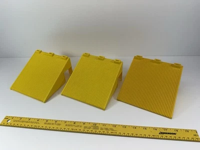 Rokenbok System Service Center 34313 Lot 3 Yellow Slope Roof - Image 1 of 2