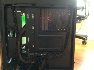 Boîtier PC CyberPowerPC avec carte mère, 4 ventilateurs, SSD 240 Go et alimentation 600 W - Photo 1/5