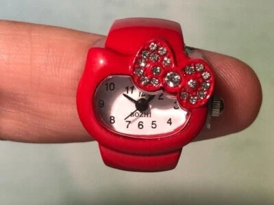 Hello Kitty Ringuhr - Strass Schleife - Kitty Form rot - Bozhi Uhr NEU - Bild 1 von 2