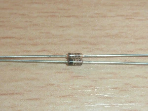 2 Stck. (2 pc.) Zener-Diode ZPD 7,5 (7,5 Volt), Hersteller: ITT - Bild 1 von 1