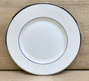 Wedgewood 4974 Signet Platinum 8" Salad Plate FINE BONE CHINA - Picture 1 of 5