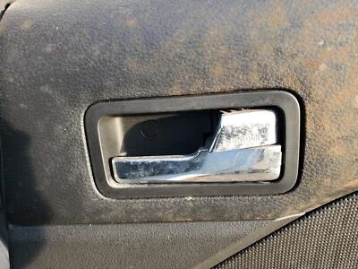 Manija de puerta interior trasera derecha (lado del pasajero) (cromo) Mercury Milan 2006-2011 Foto 1 de 3