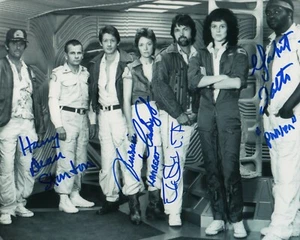 ALIEN SIGNED BY 4 STARS PLUS BONUS SP - 10x8 PHOTO COA - Picture 1 of 2