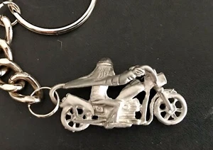 LLAVERO FIGURA HELICÓPTERO INDIO HARLEY MOTOCICLISTA VIEJA ESCUELA - Imagen 1 de 6