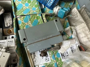 Square D Limit Switch AW-12 D AS Class 9007 WITH ROLLER ARM - Picture 1 of 3