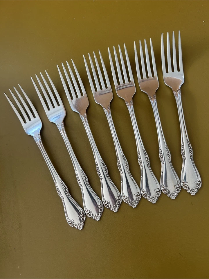 7 Dinner Forks MANSFIELD by Oneida Rogers Deluxe stainless steel flatware - Image 1 of 4