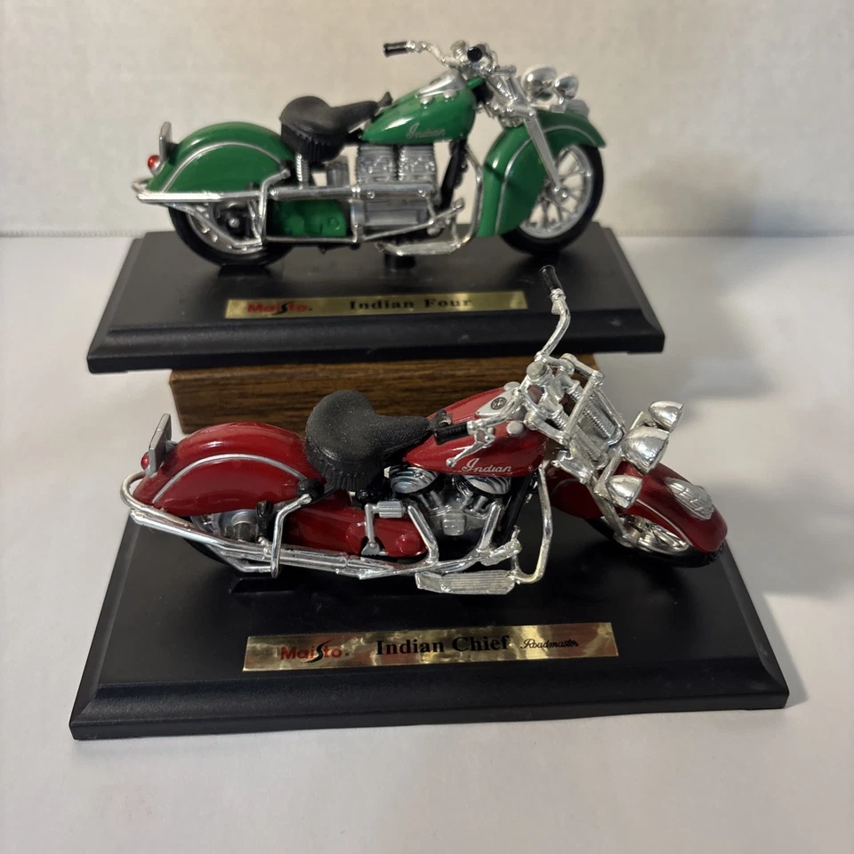 Maisto Indian diecast motorcycle With Stand Lot Of 2 - Image 1 of 4