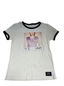 Taylor Swift 1989 Tour Polaroid T-Shirt Größe M - Bild 1 von 5