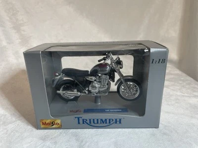 VINTAGE MAISTO TRIUMPH THUNDERBIRD SILVER MOTORCYCLE SCALE 1:18 MODEL 39346 BNIB - Image 1 of 4