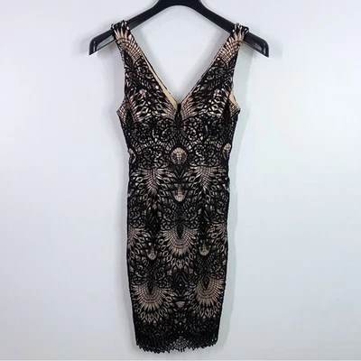 Vestido recto de encaje sin mangas David’s Bridal Studio talla 2 invitada de boda Foto 1 de 4