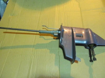 Yamaha C25 HP 1994-97 2 tiempos 20" motor fueraborda unidad inferior completamente reparado Foto 1 de 4