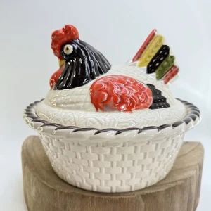 Vintage Metlox Poppytrail Rooster on Basket Weave Nest Covered Dish Rooster Deco - Picture 1 of 12