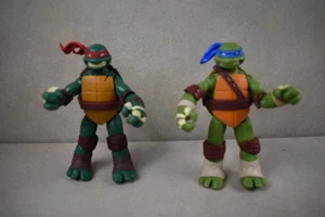 2012 Viacom Teenage Mutant Ninja Turtles Action Figures Raphael & Leonardo  - Picture 1 of 2
