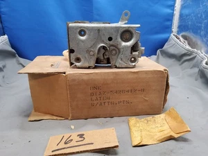 NOS 1971-72 Ford LTD Torino Marquis Galaxie RH Rear Door Latch D1AZ-5426412-B - Bild 1 von 2