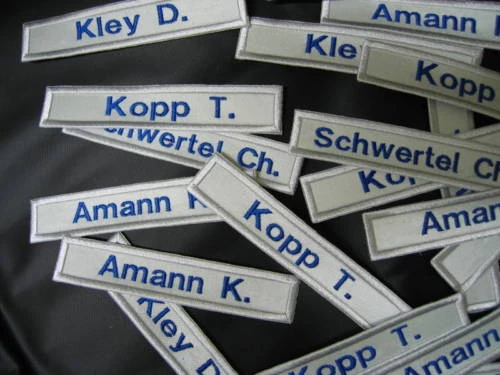 1 Namensschild  Silber gestickt  inklusive Klett   Neu   - Bild 1 von 1