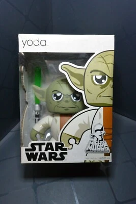 Figura de acción Star Wars Mighty Muggs 'YODA' 5,5" con sable de luz Hasbro 2008 nueva Foto 1 de 4