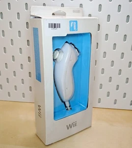 Wii/Wii U Official Nunchuck White - Picture 1 of 6