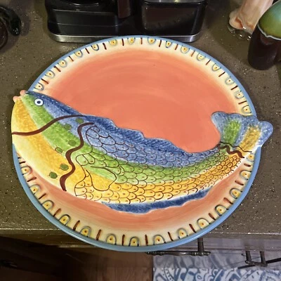 Plato de pescado Bella Casa by Ganz patrón en relieve 3D pintado a mano cerámica 11 pulgadas Foto 1 de 2