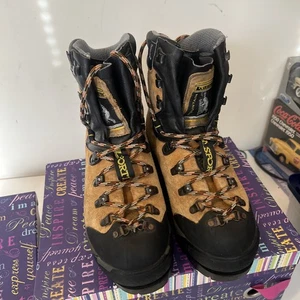 Botas de Montañismo La Sportiva 1716 Para Hombre Talla EE. UU. 8.5 UE 41.5 Base Vibram - Imagen 1 de 22
