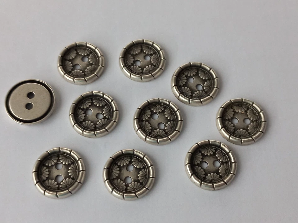 10 schöne Metall Knöpfe altsilber 15mm Trachten  Basteln - Bild 1 von 1