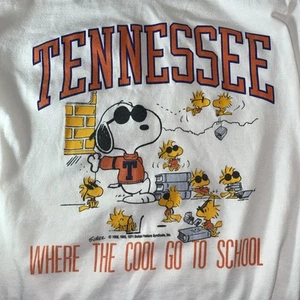 Tennessee Snoopy Peanuts Where The Cool Go To School VTG L T-shirt - Picture 1 of 6