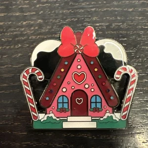Disney Pin Enamel Minnie Mouse Mickey & Friends Christmas Holiday Village House - Picture 1 of 2