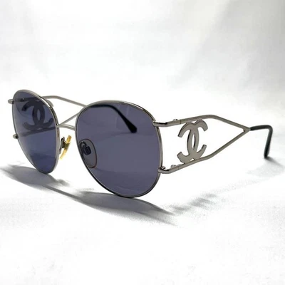 Gafas de sol Chanel 05258 45002 CC con logotipo recortado plateado azul gris años 90 vintage Italia Foto 1 de 4