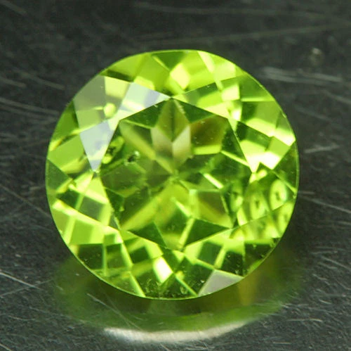 PERIDOT    rund    7,7 mm   tolle  Farbe      1,96 ct - Bild 1 von 1