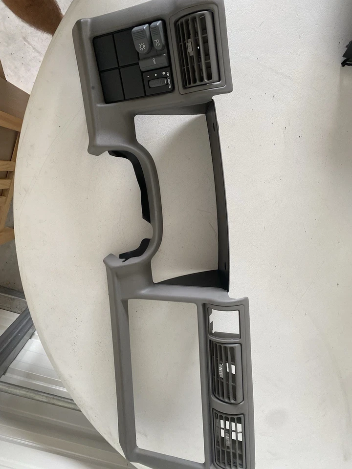 Bisel de tablero tostado Chevy S10 1994-1997 OEM, Blazer, GMC Jimmy, Sonoma y Olds Bravada Foto 1 de 1