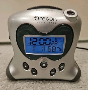 Oregon Scientific Atomic Clock Light Model RM313PNA Silver NO PROJECTION - Picture 1 of 13