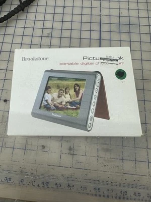 Brookstone PictureBook Portable Digital Photo Album Holds 500 Digital Photos NIB - Image 1 of 4